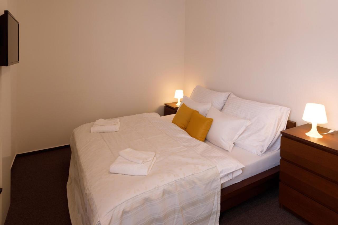 Litvan Sunset Apartments Ceske Budejovice Ngoại thất bức ảnh