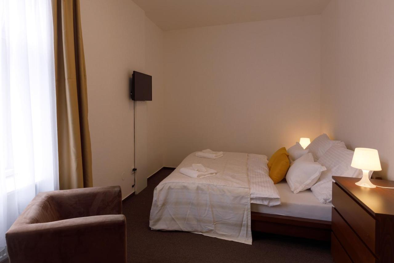 Litvan Sunset Apartments Ceske Budejovice Ngoại thất bức ảnh