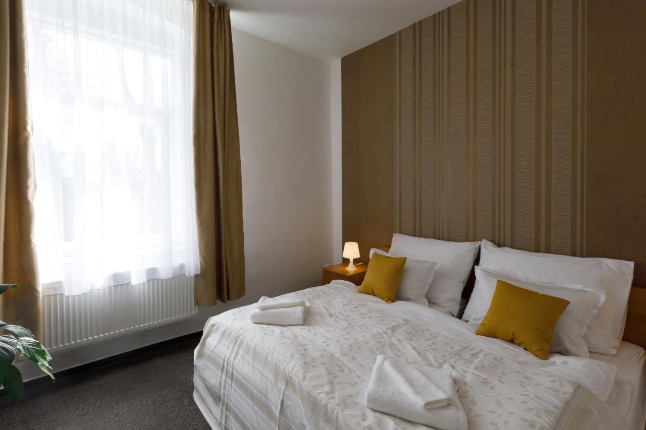 Litvan Sunset Apartments Ceske Budejovice Ngoại thất bức ảnh